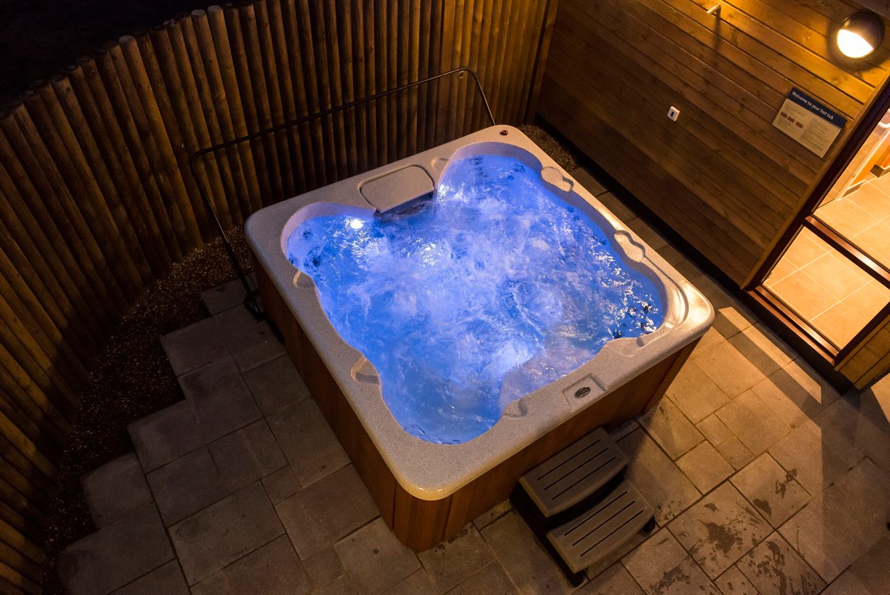 Hot tub in a lodge.