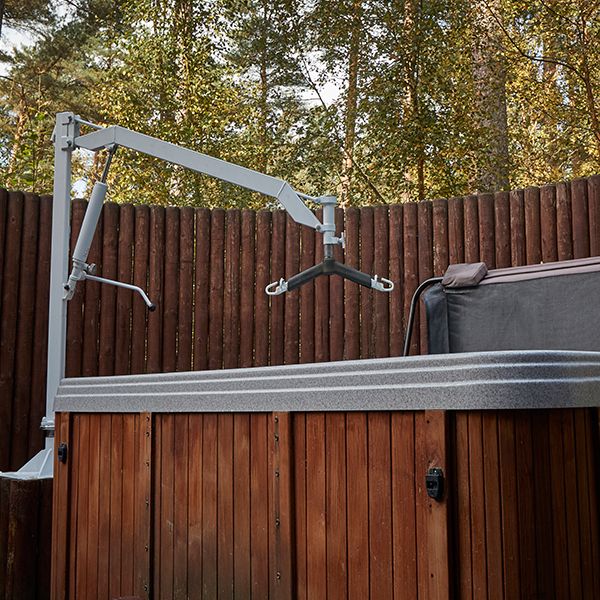 A pool hoist
