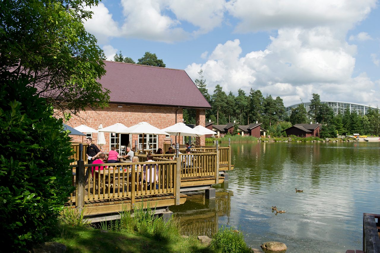 WF LAKESIDE INN EXTERIOR 3