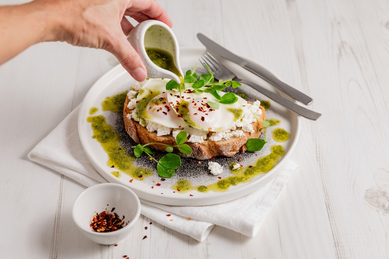 Poached egg and ricotta 