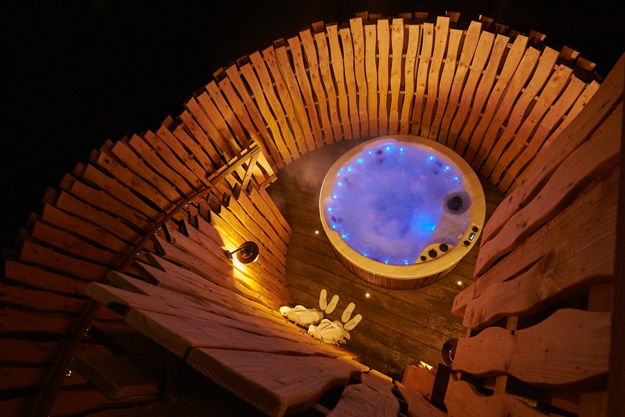 Treehouse hot tub at night