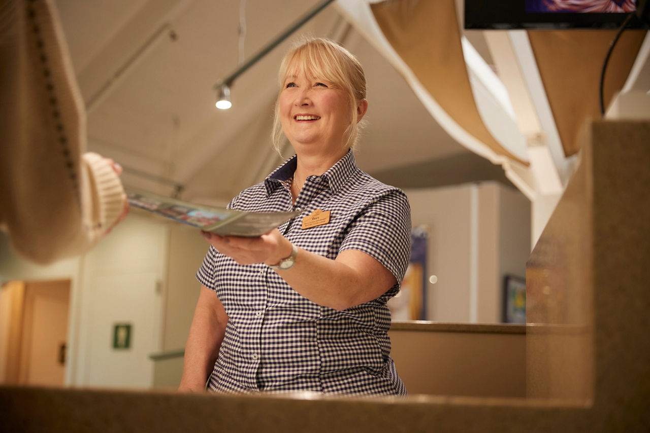 Guest service advisor helping a customer