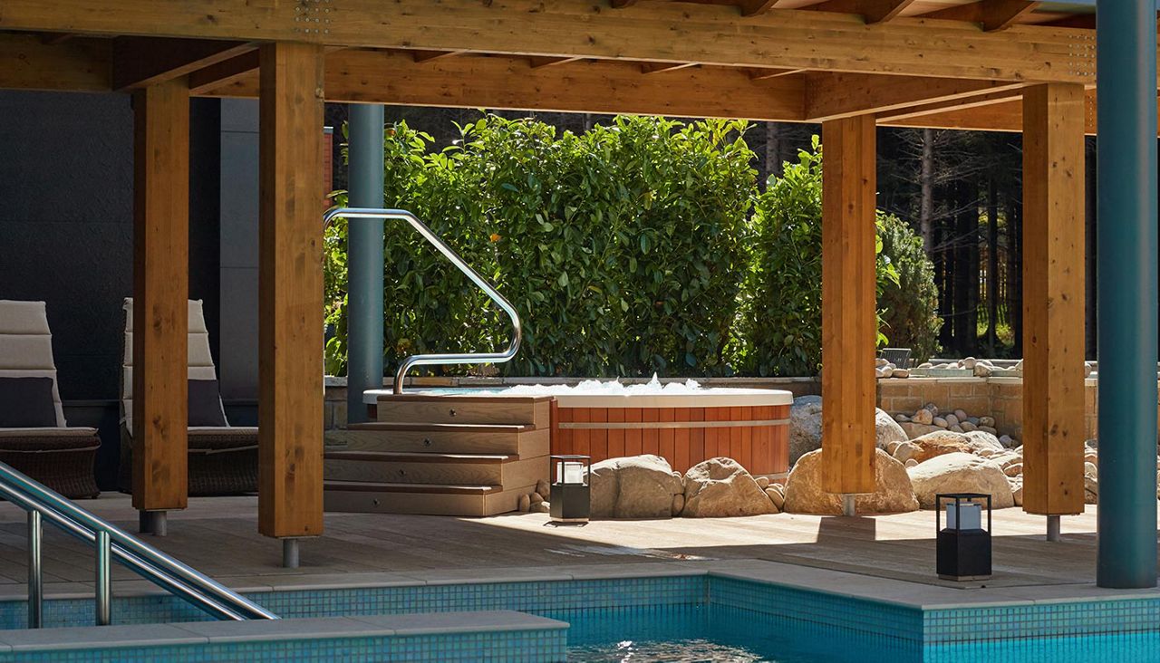 Outdoor hot tub and pool 