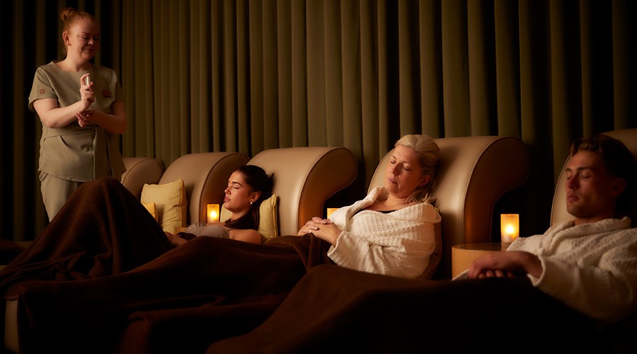 Group sleeping in a sleep session.