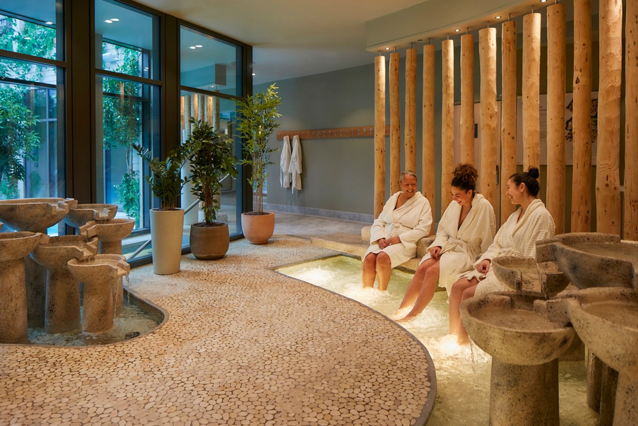women at sole therapy