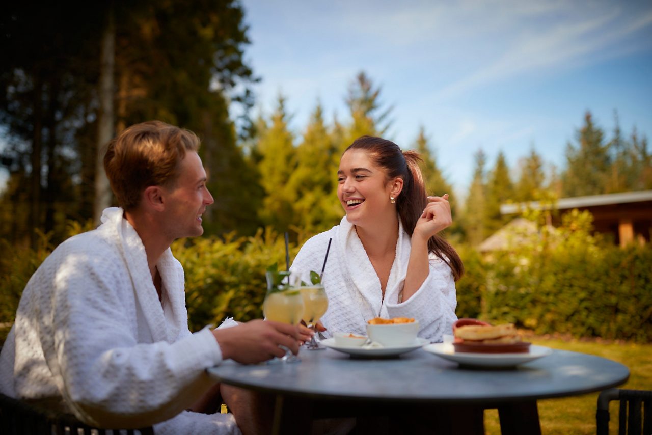 couple enjoying lunch outside 